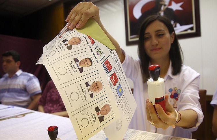 Turkey to reduce election threshold from 10 to 7 percent