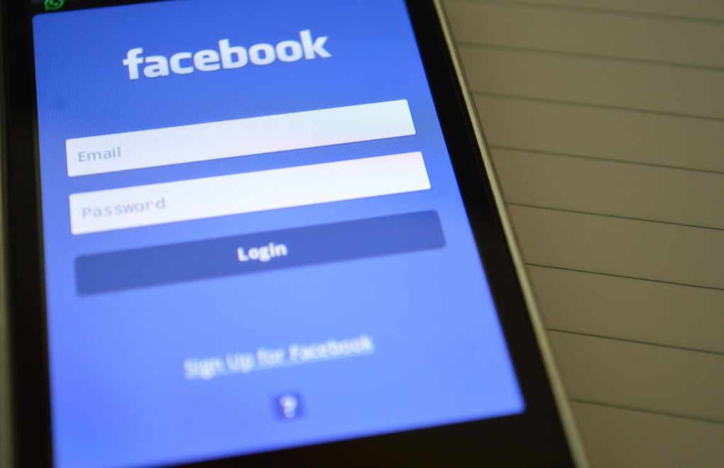 Facebook’taki fotoğrafa ceza, ifade özgürlüğü ihlali