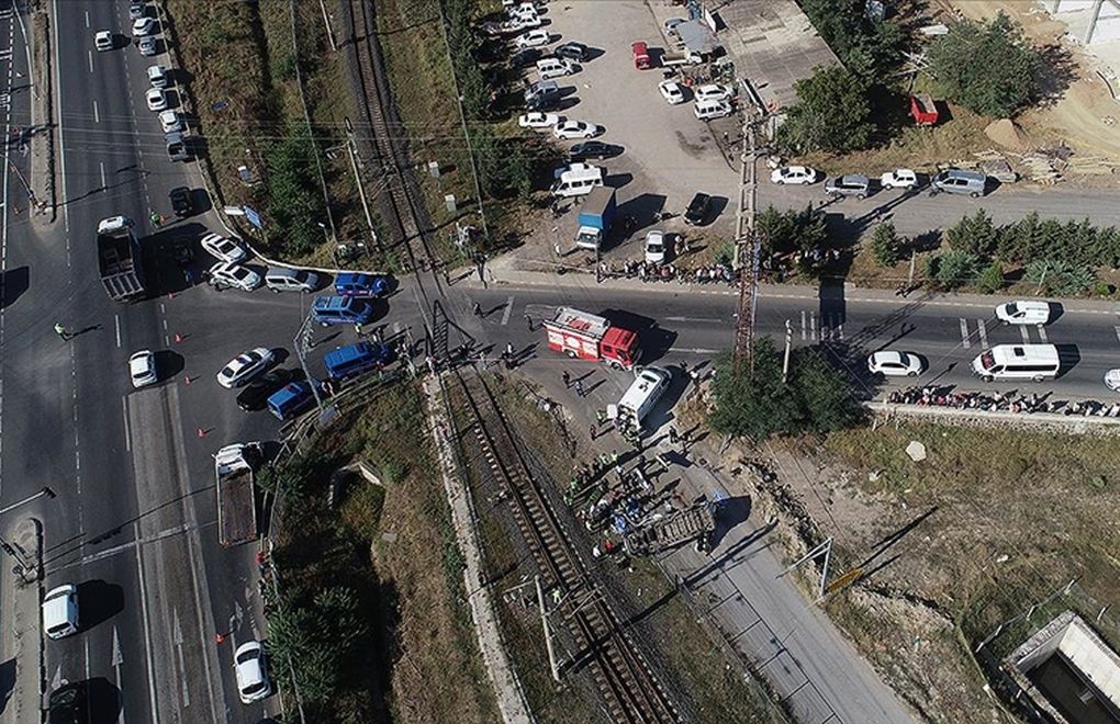 Tekirdağ'da yük treni servis aracına çarptı: 6 ölü
