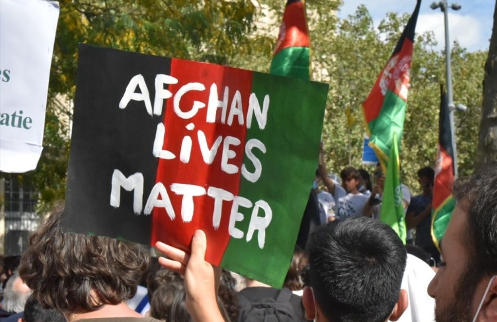 Paris’ten Afganistanlı mültecilere destek