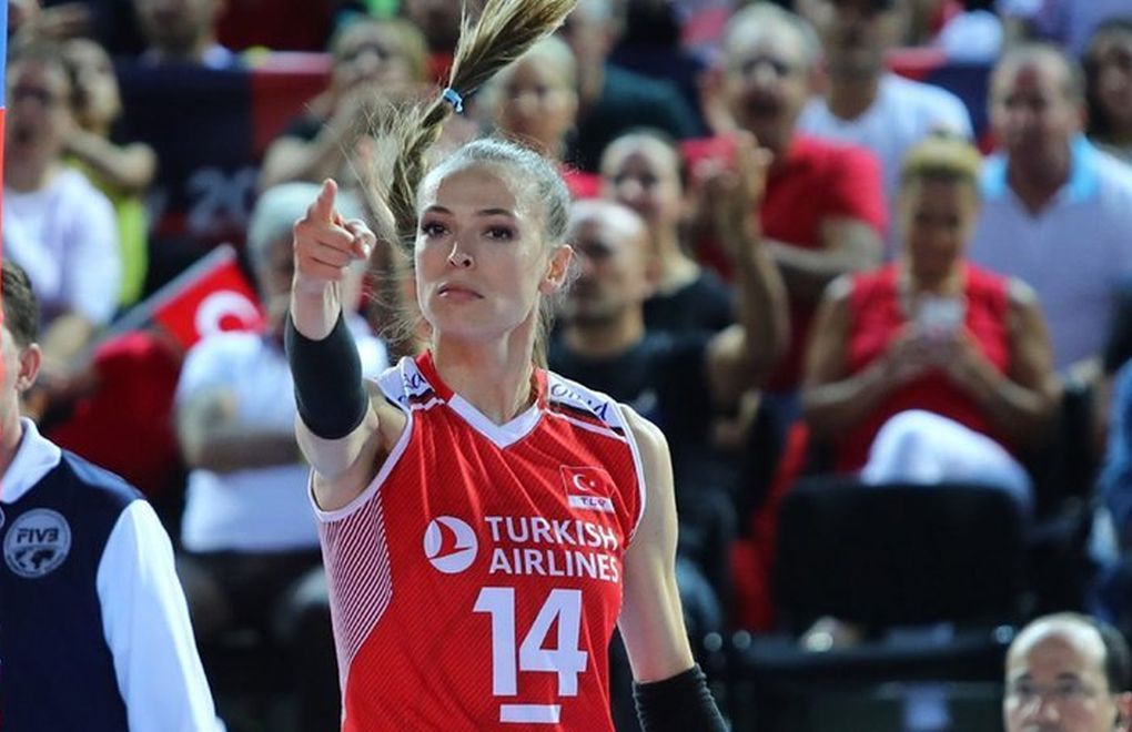 Volleyball player Eda Erdem breaks historical record