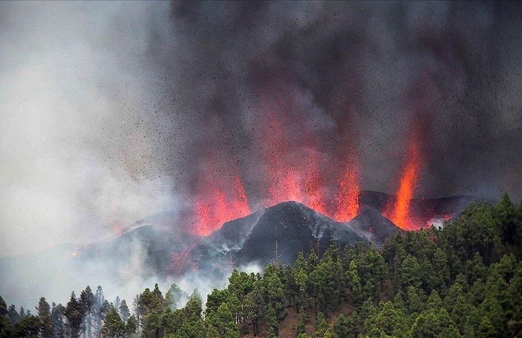 Kanarya Adaları'nda yanardağ faaliyete geçti