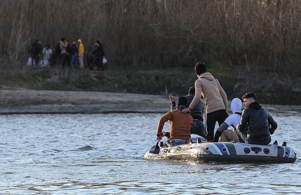 İHD: Two Syrian refugees pushed into border river between Turkey, Greece still missing