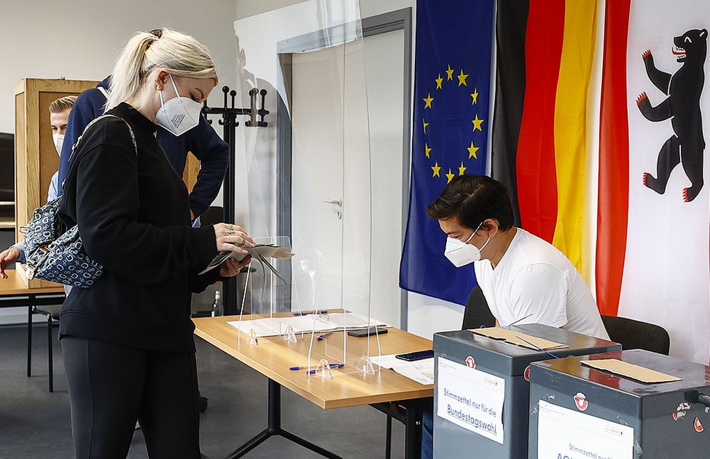  Almanya'da seçmenler sandık başında