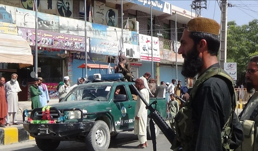 Taliban'dan berberlere sakal tıraşı yasağı