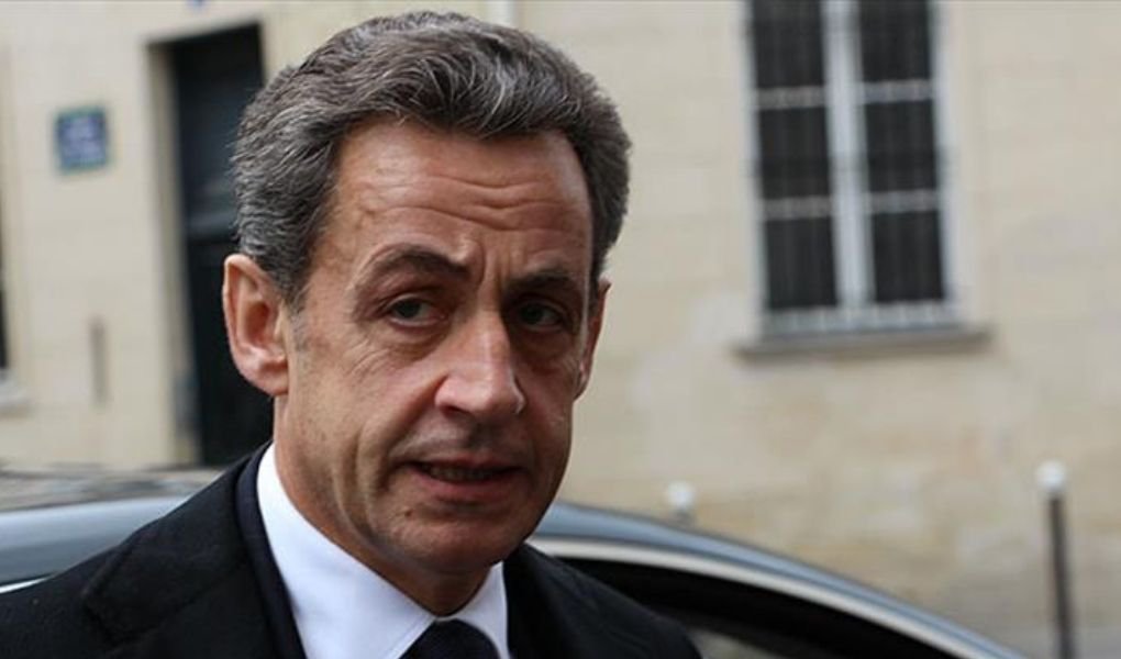 Sarkozy'ye bir yıl hapis cezası