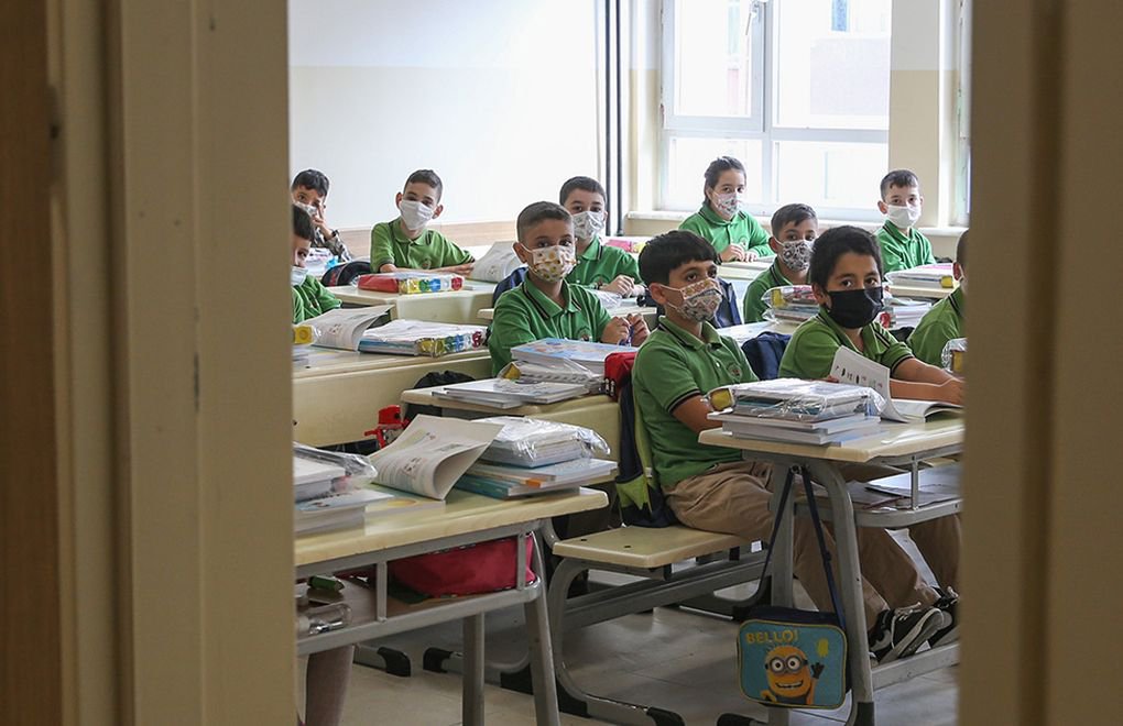 ‘1,636 classrooms closed in a week in Turkey due to COVID-19’