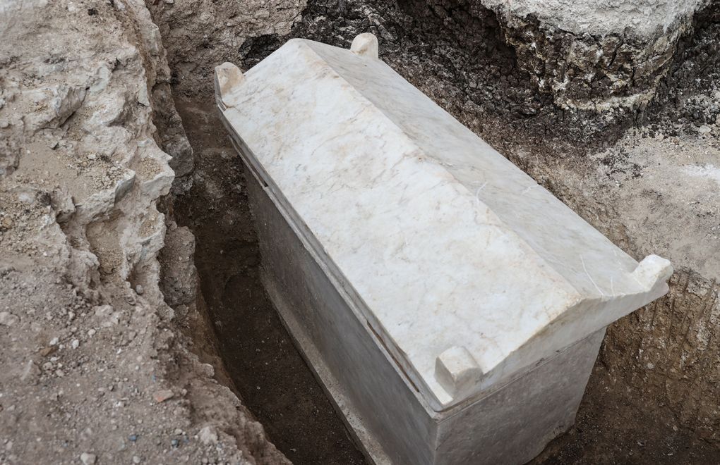 Kazlıçeşme'de lahit ve sandık tipi mezar bulundu