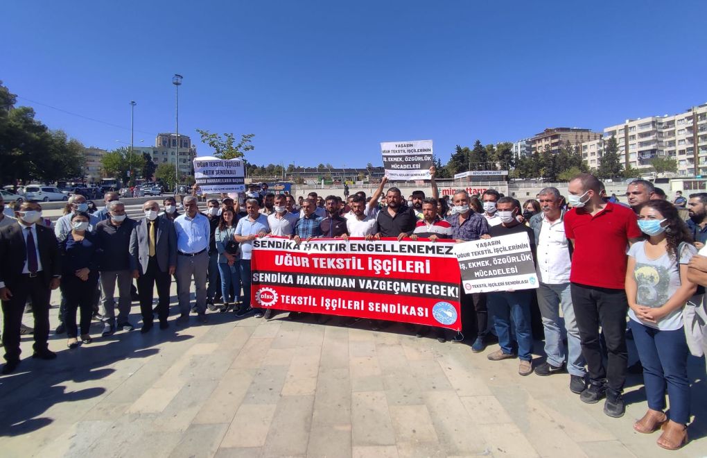 Urfa'da işten çıkarılan işçiler oturma eylemine ara verdi