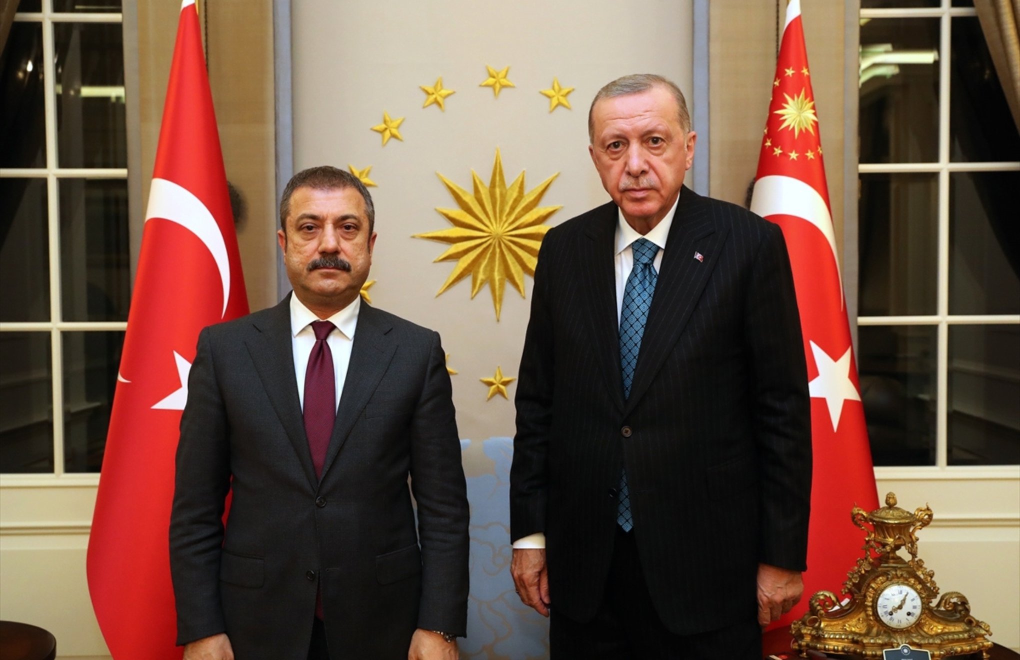 Erdoğan Merkez Bankası’nın 2 başkan yardımcısını görevden aldı