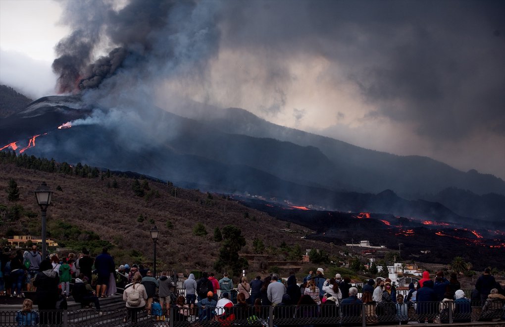 La Palma'daki yanardağdan lav akışı sürüyor