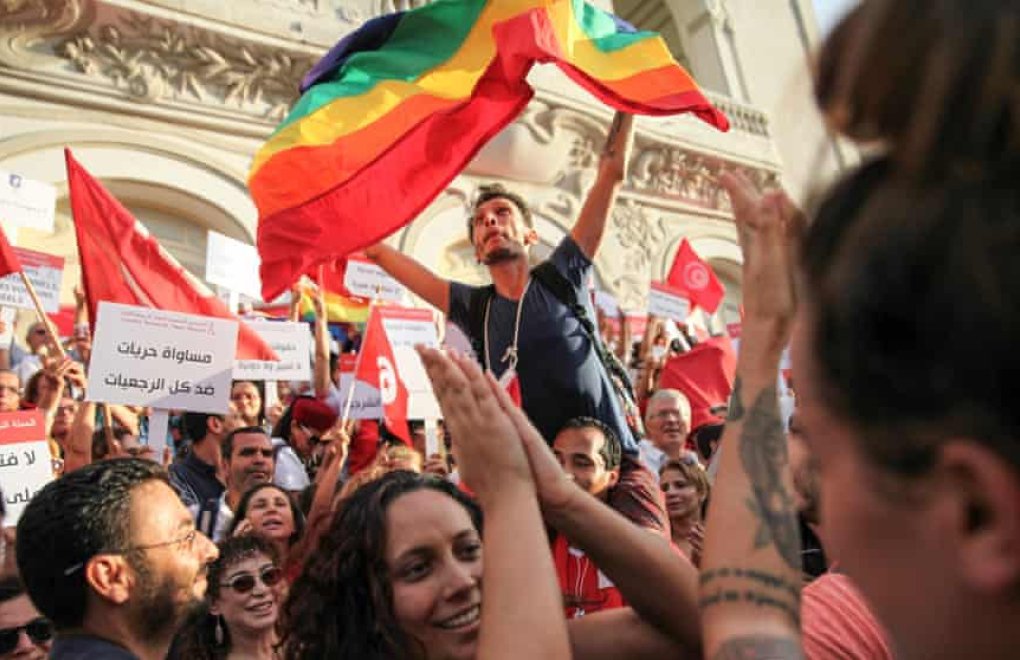 Tunus’ta polis, LGBTİ+ aktivistine saldırdı