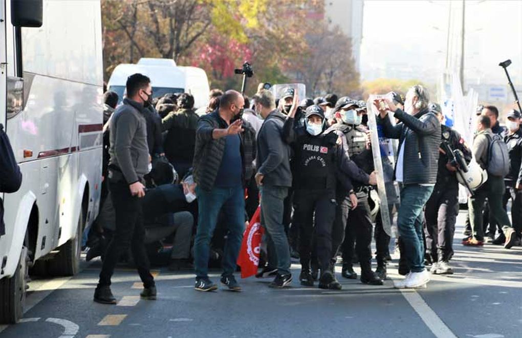 YÖK eylemine polis müdahalesi: Öğrenciler gözaltına alındı