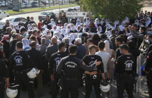 Police intercept women visiting Şenyaşar family in support