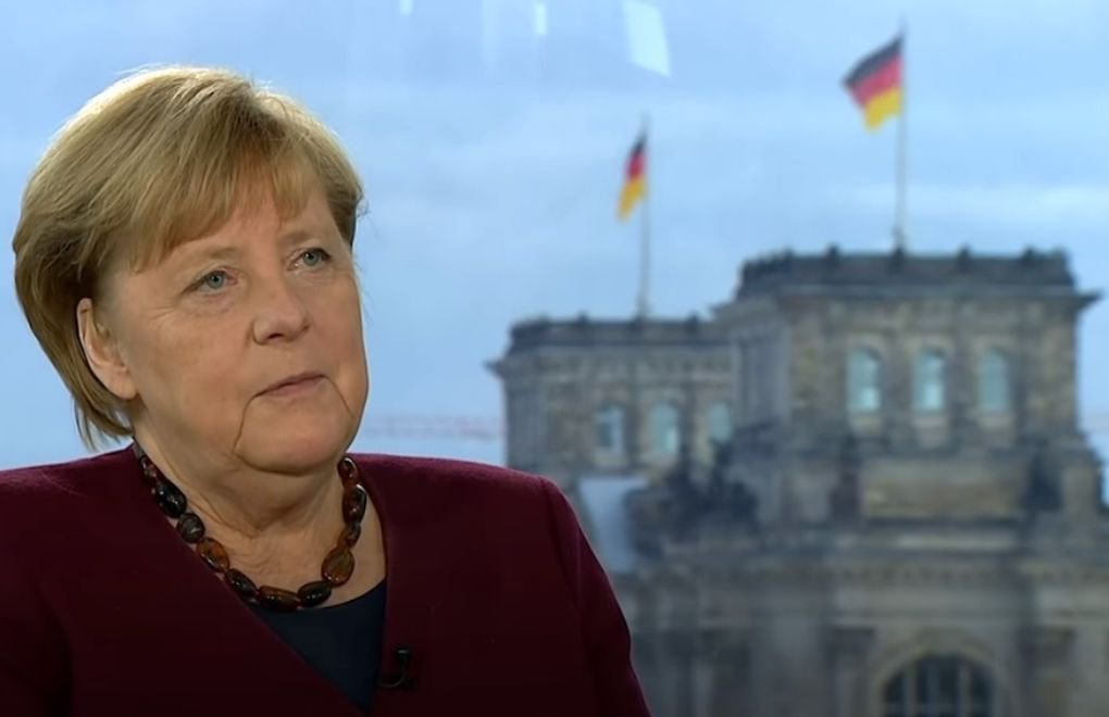 Merkel: Kitap okuyup uyuyacağım