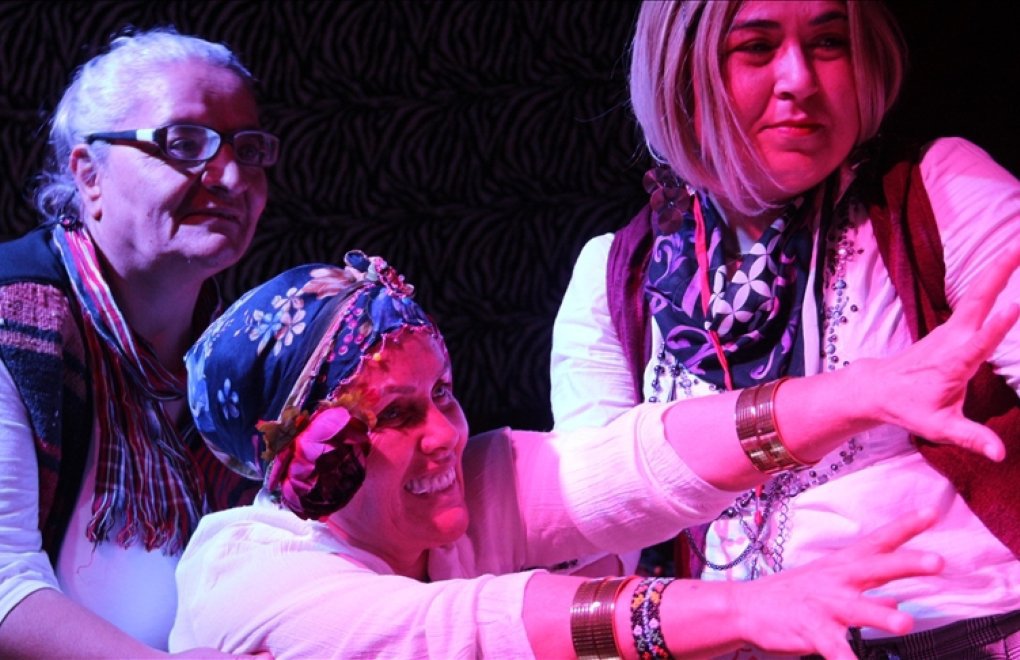 Ev kadınlarının kurduğu tiyatro grubu, ilk oyunlarını sahneleyecek