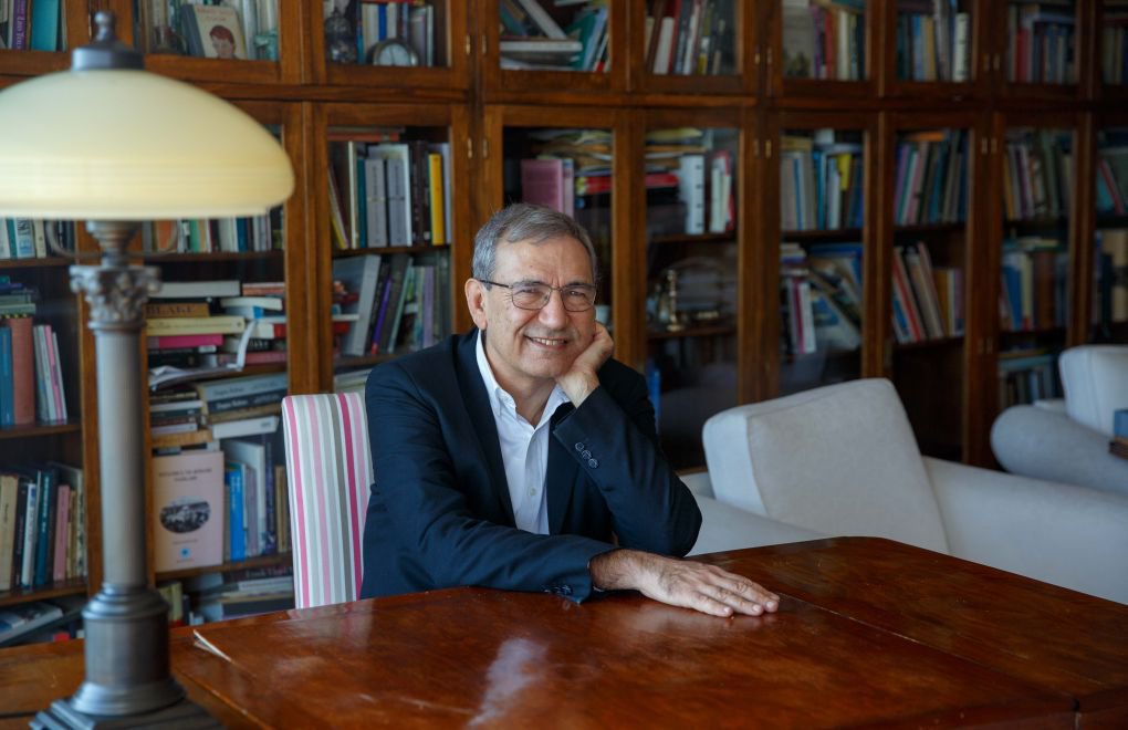 Orhan Pamuk'a bir destek de İsveç Akademisi'nden