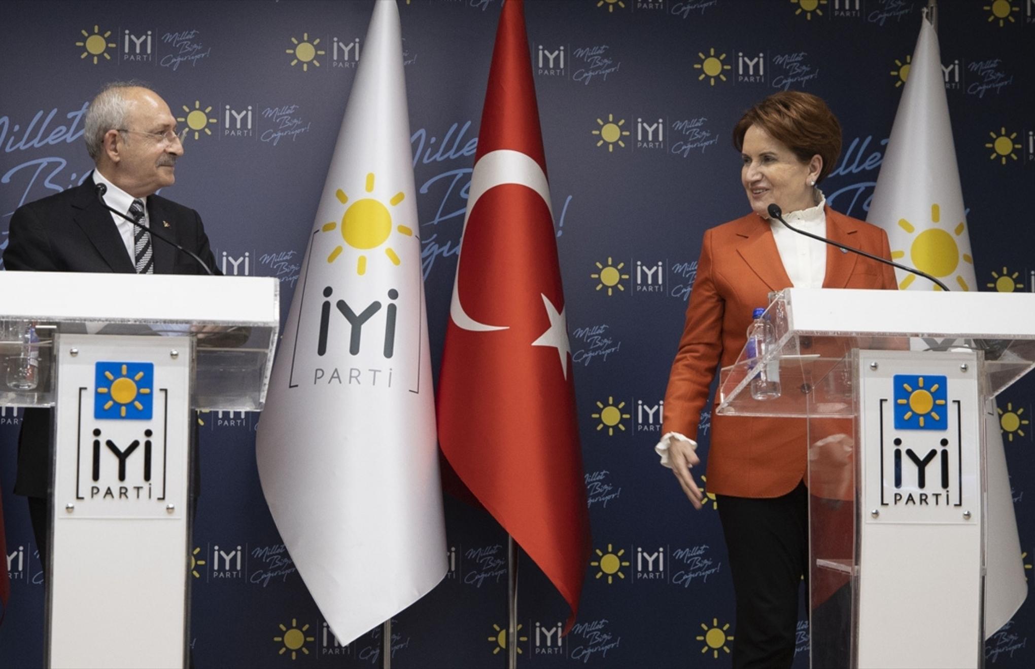Opposition leaders call for an urgent snap election in Turkey