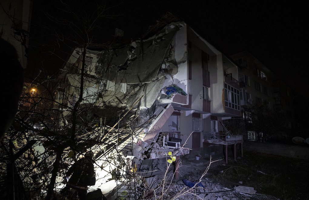Ankara'da 3 katlı binadaki patlamada 2 kişi hayatını kaybetti