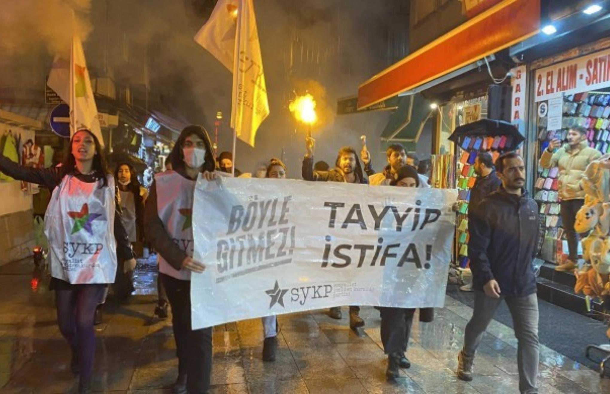 Ekonomik krizi protesto edenler sokağa çıktı: AKP istifa