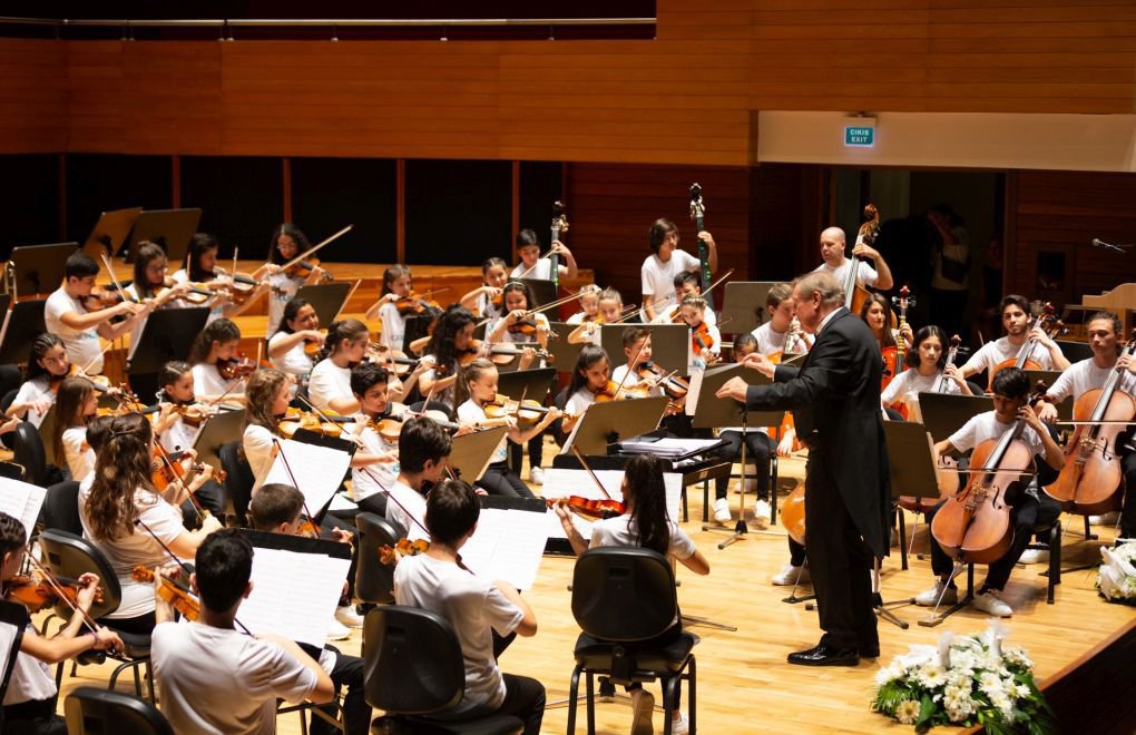 Barış Senfoni Orkestrası, çocukların müzik eğitimi için çalıyor 