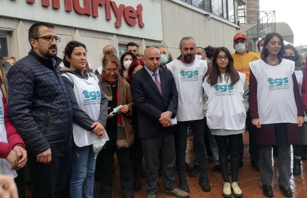Supporting fired journalists, Küçükkaya removed from office as Cumhuriyet chief editor