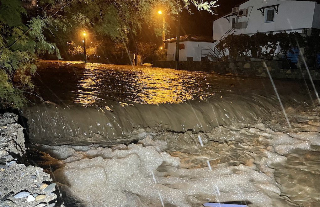 Bodrum ve Marmaris'te sağanak nedeniyle evleri su bastı