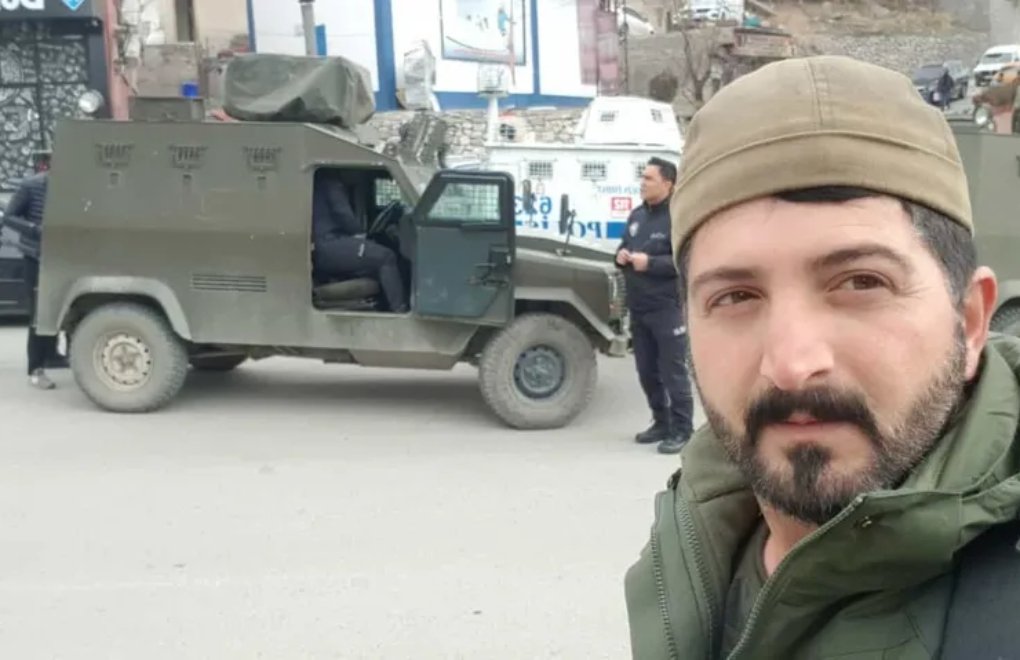 Journalist filming road rage between police and minibus driver briefly detained in Hakkari