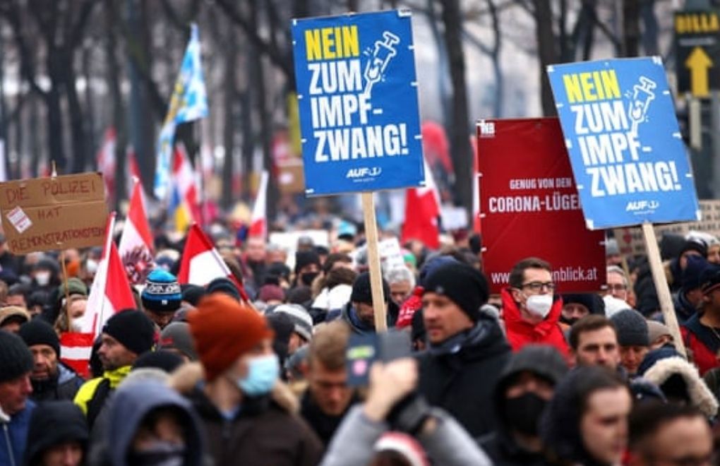 Avusturya'da zorunlu COVID aşılarına protesto