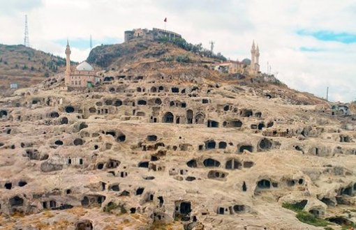 Turkey's State Council halts renovation of Nevşehir Castle in Cappadocia