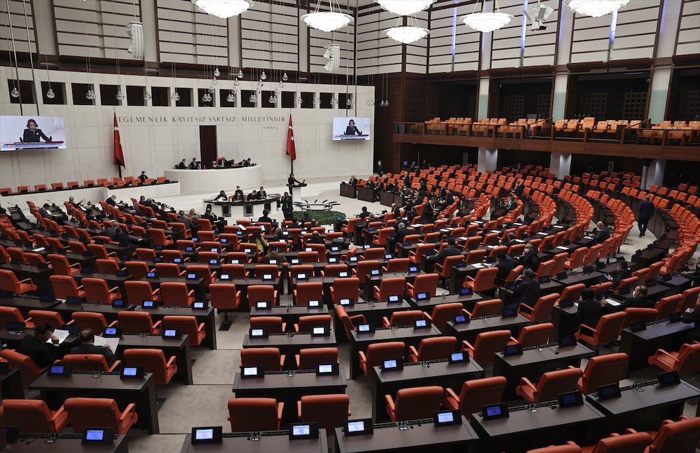 Dosyayên parêzbendiyê yên 28 parlamenteran şandine Parlamentoyê 