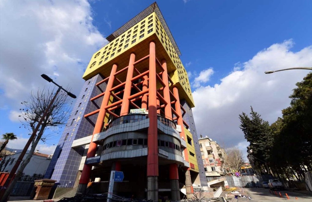 Demolition of 'world's most ridiculous building' in southern Turkey begins