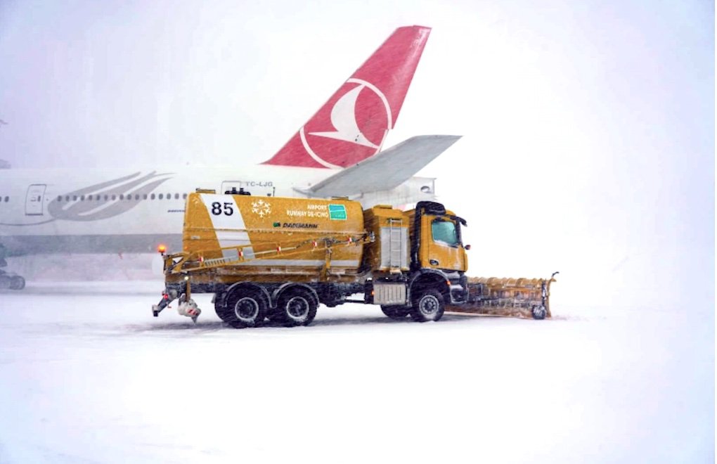 İstanbul'da bütün havalimanları ve karayolları kapandı