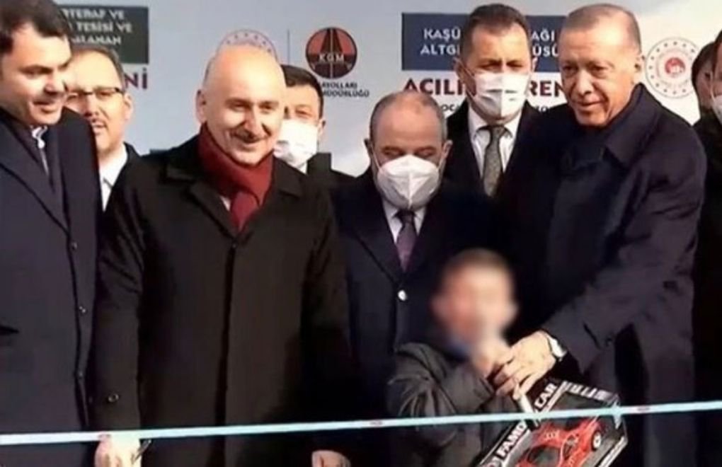 Erdoğan çocuğa mikrofon verdi: Kılıçdaroğlu'na hakaret ettirdi