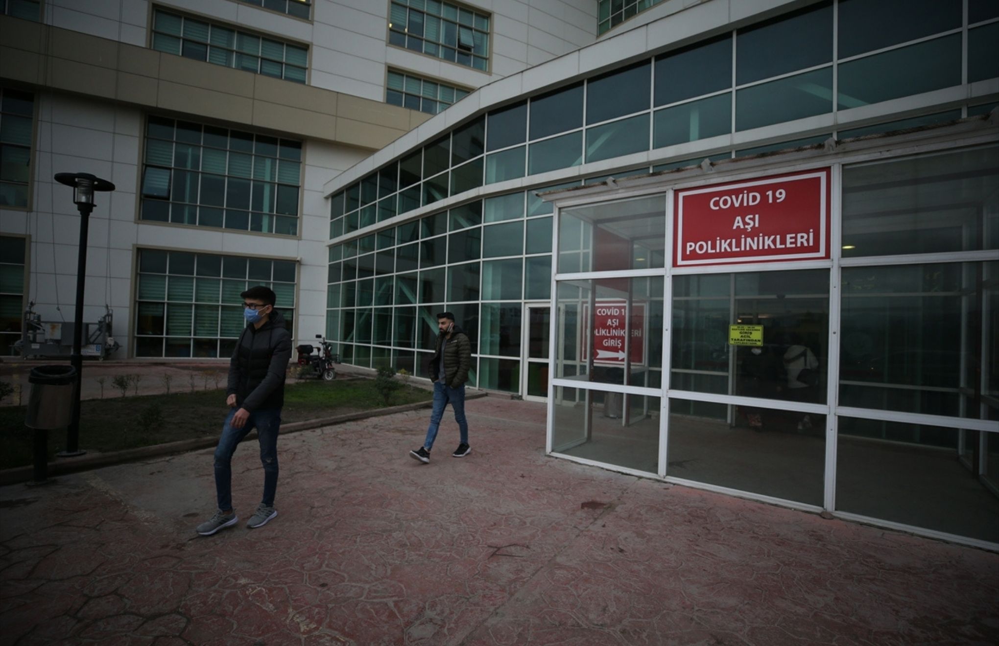 In a first in months, Turkey’s daily coronavirus death toll tops 300