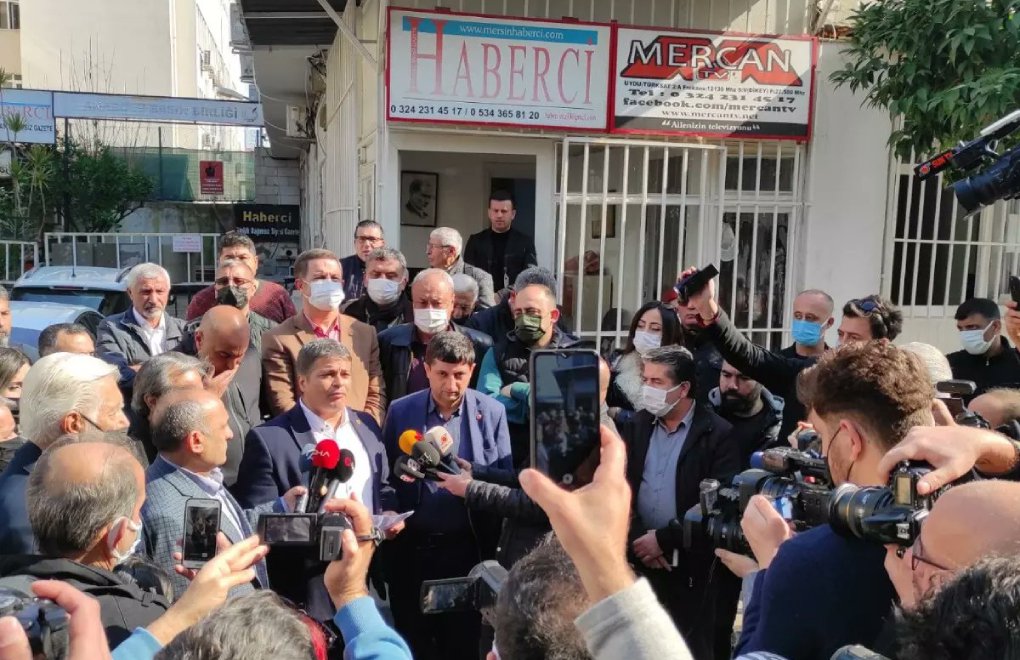 Gazeteciler, CHP Gençlik Kollarının yerel gazeteye yaptığı saldırıyı protesto etti