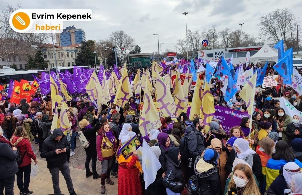 Kadıköy'de 8 Mart mitingi: Krizin faturasını devlet babanız ödesin