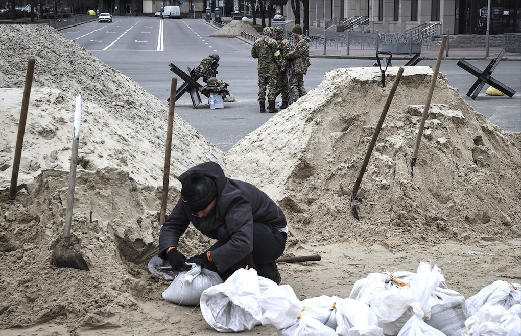 Rusya güçleri dağılarak Kiev kuşatmasını genişletiyor 