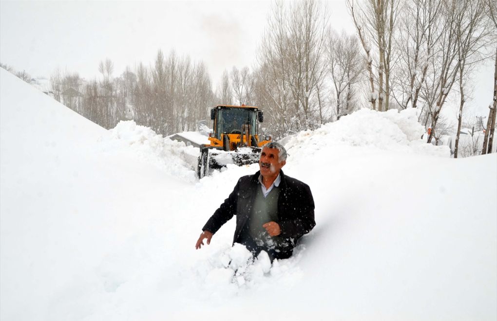 Van, Hakkari, Muş ve Bitlis'te 1044 yerleşim yolu kardan kapandı