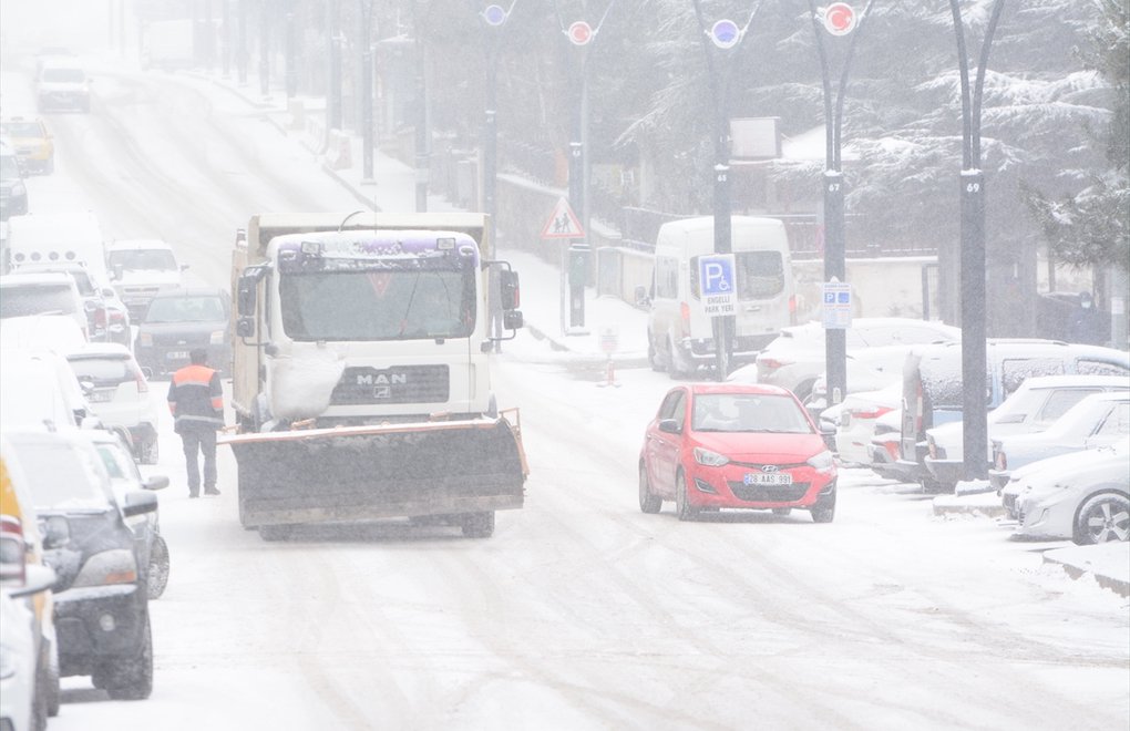 Snowfall in Turkey | Education suspended, roads closed