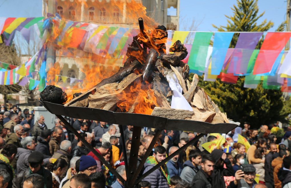 Van'dan Hatay'a her yerde Newroz ateşi yakıldı