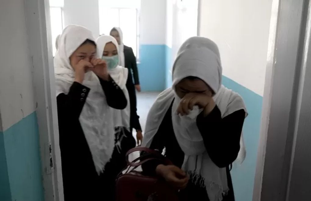 Taliban kız öğrencilerin gittiği orta okulları açmaktan vazgeçti