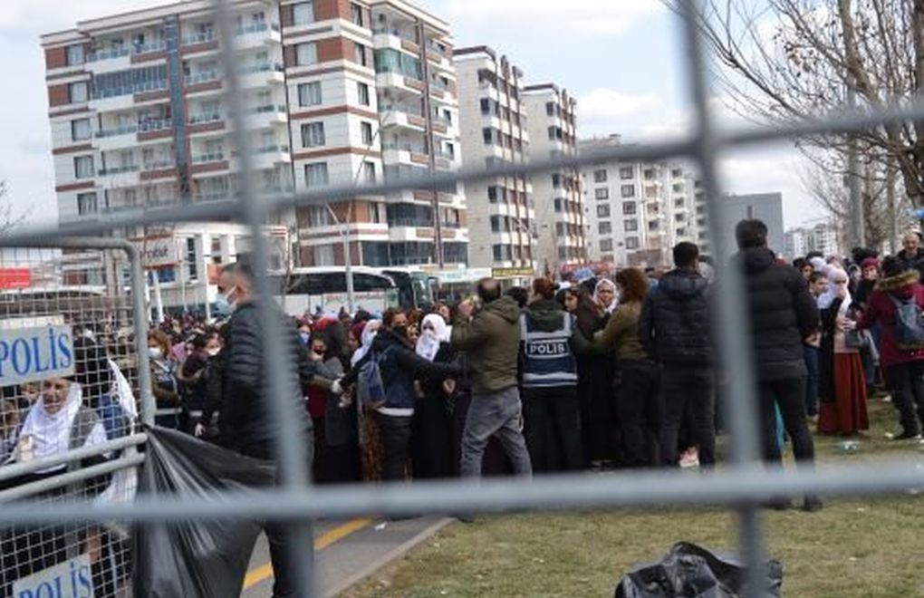 Diyarbakır Newroz'unda 74’ü çocuk en az 298 kişi gözaltına alındı