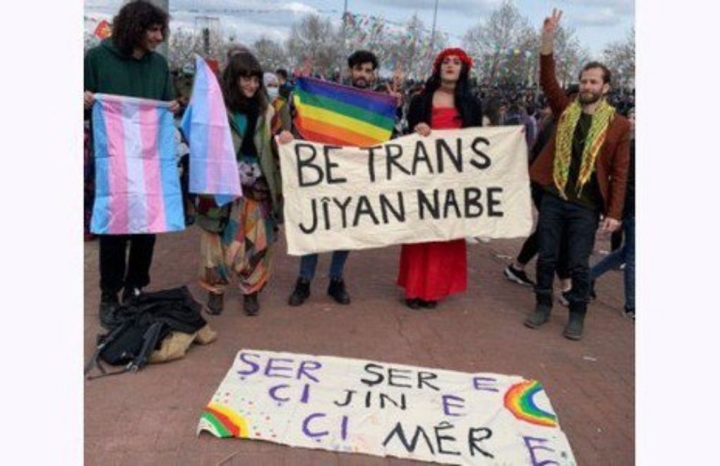 Nivîskar Jan Dostî bi gotinên transfobîk êrîşî LGBTI+yan kiriye
