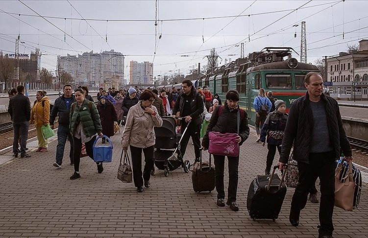 Defense ministers of Turkey, Russia discuss civilian evacuations in Ukraine