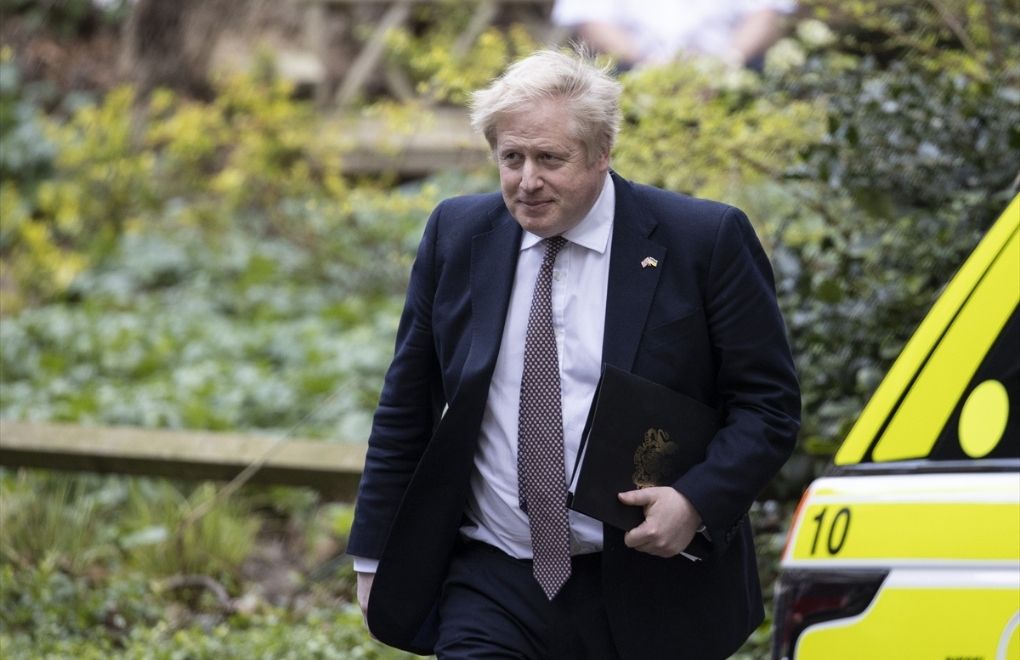 Boris Johnson’a pandemi önlemlerini ihlalden ceza