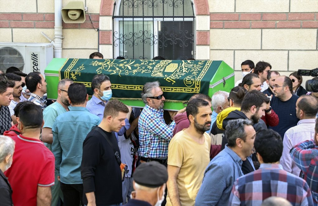 Bursa'daki uçak kazasında ölen pilotlar toprağa verildi