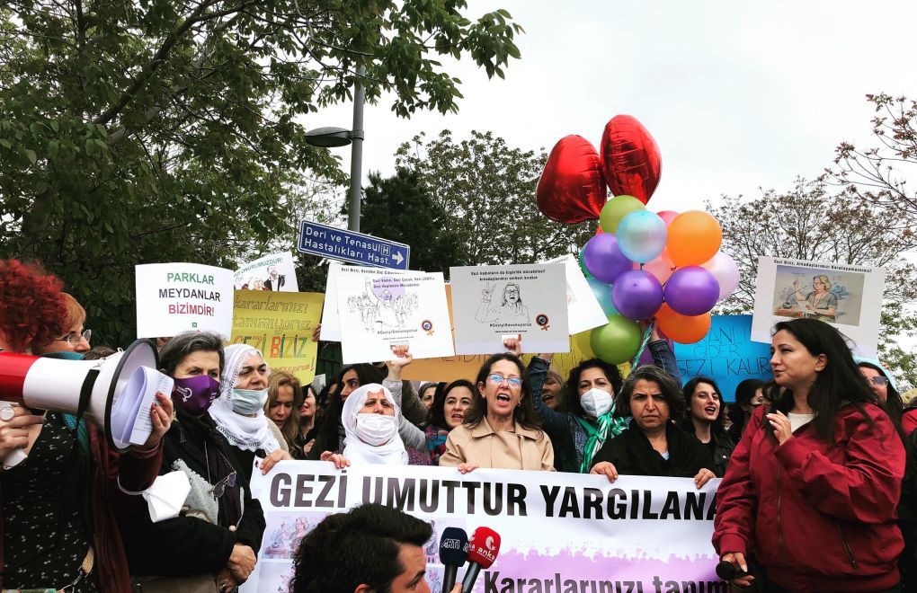 Kadınlar Bakırköy Cezaevi önünde: "Siz dışarıda sağlam durun biz iyiyiz"