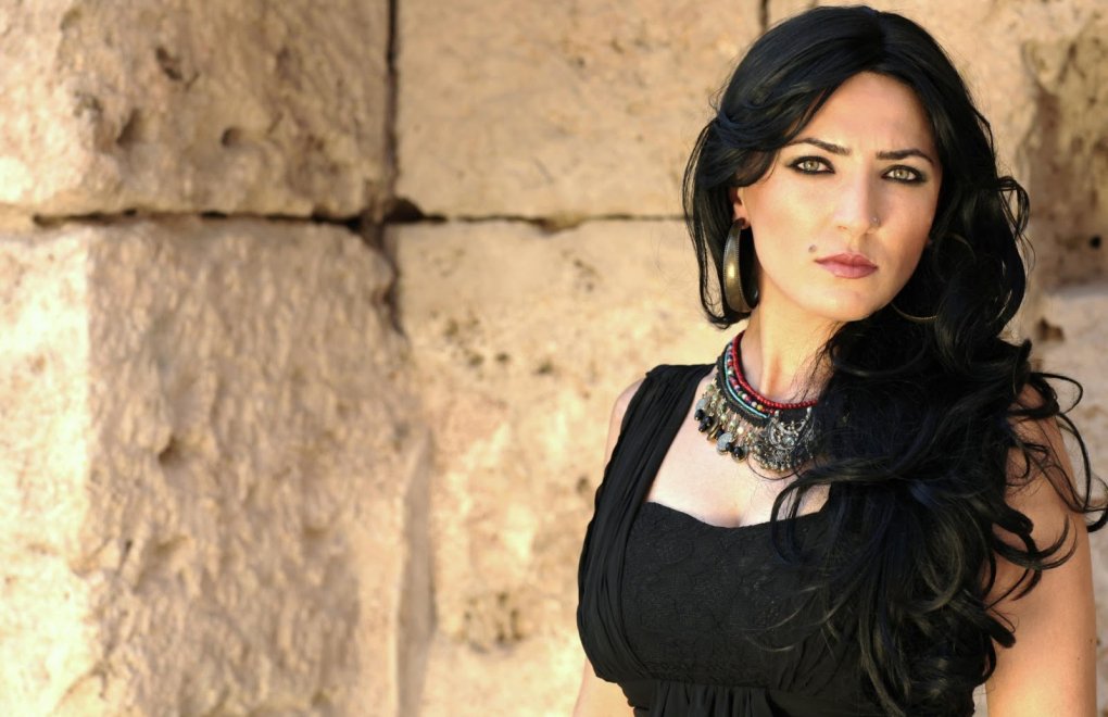 Kürt sanatçı Zelal Gökçe gözaltına alındı