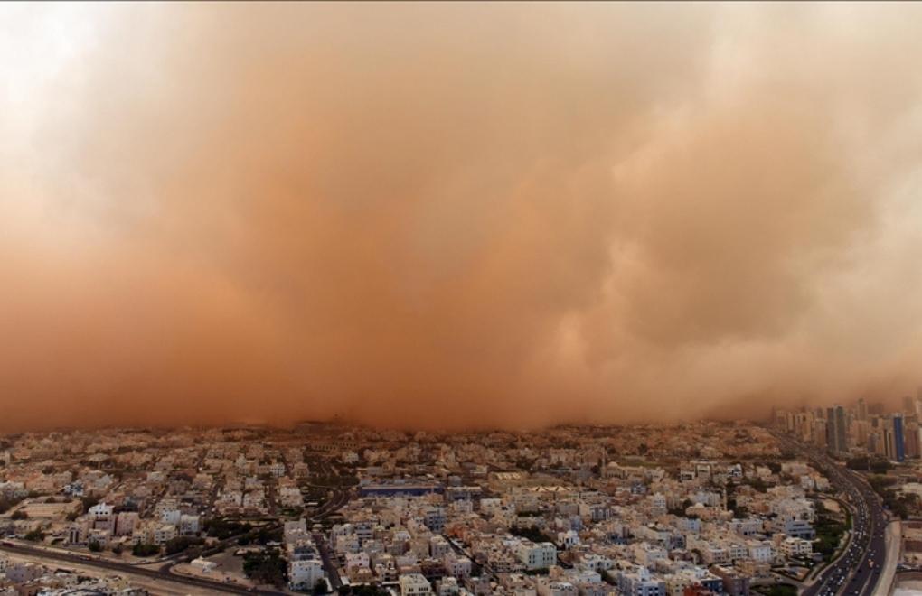 Irak ve Kuveyt’te kum fırtınaları nefes aldırmıyor